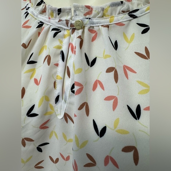 EUC Liz Claiborne Leaf Print Lightweight Blouse - Picture 6 of 11